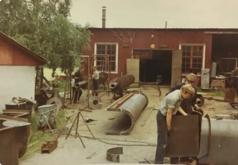 Rosendals Smide AB smidesverkstad Arvika från 1946. Svetsare Arvika arbetar med svetsning.